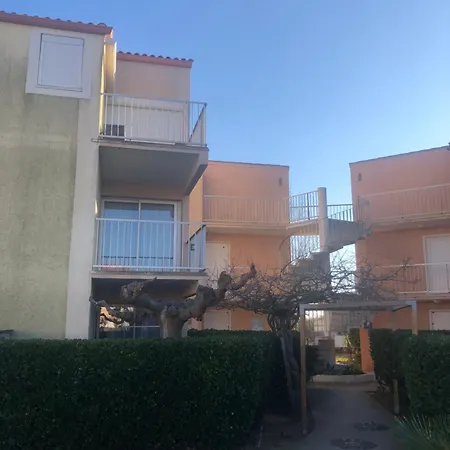 A Deux Pas De La - *