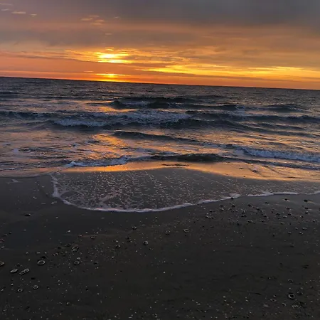 A Deux Pas De La - *