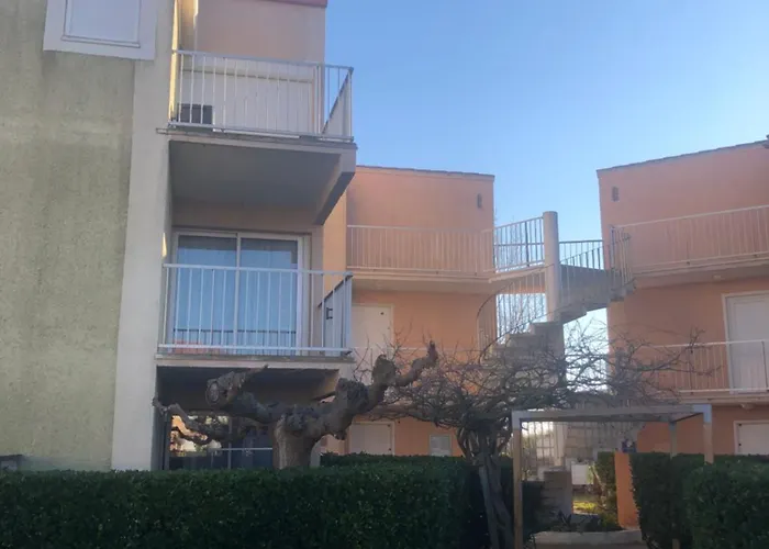 A Deux Pas De La - *